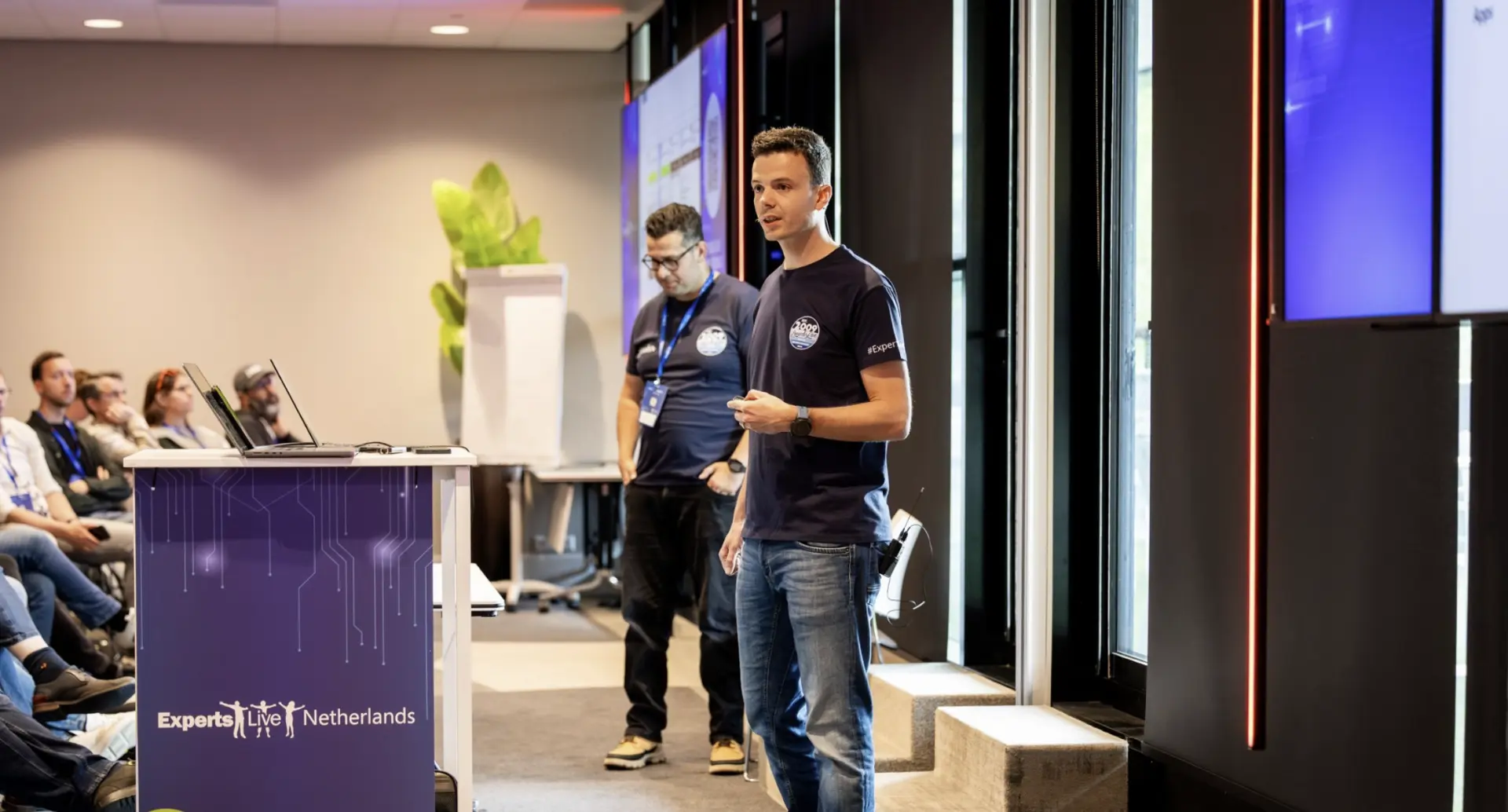 Tristan van Onselen op het podium bij Experts Live Netherlands