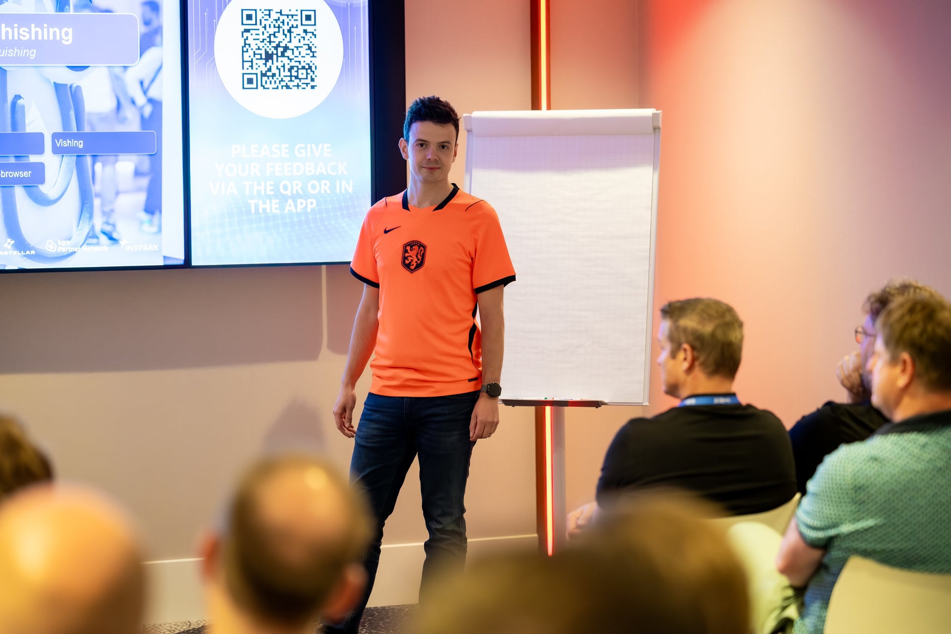 Tristan van Onselen over phishing en vishing tijdens een sessie